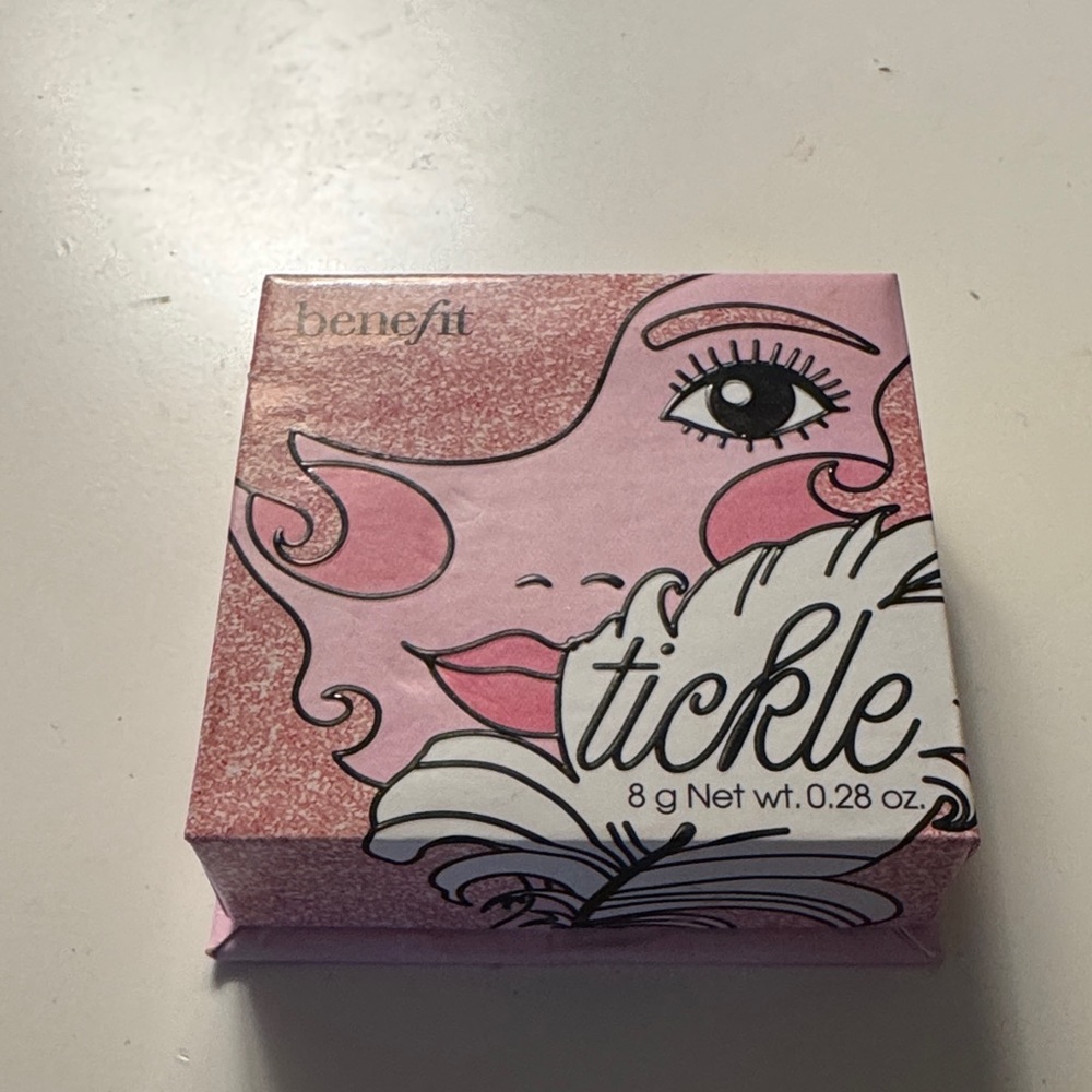 Benefit Tickle highlighter in Soft Pink